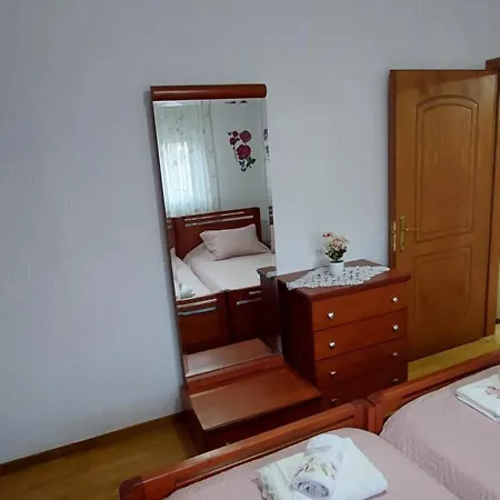 Shehu Downtownn Apartmán